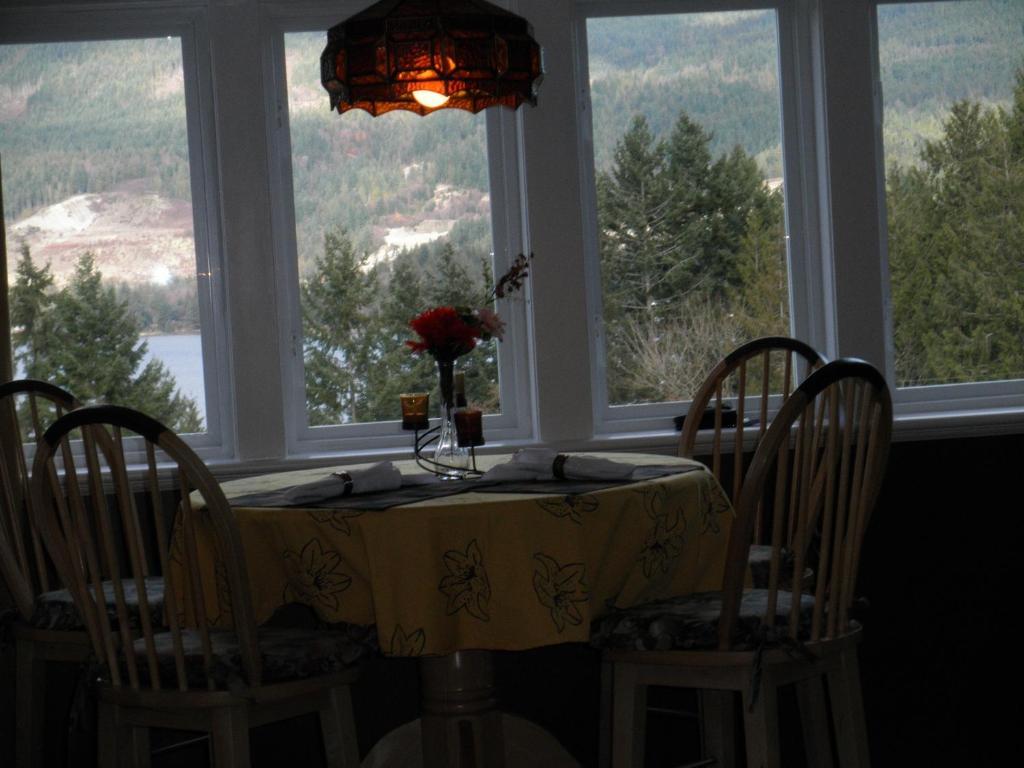 Above The Inlet Hotell Sechelt Rum bild